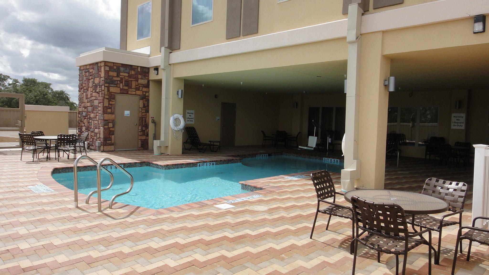 Holiday Inn Express & Suites George West By Ihg Exterior photo